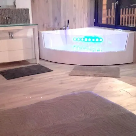 L'alpana En Bois Vue A 180 Degres 빌라